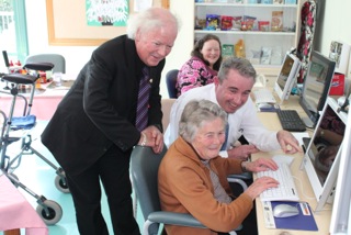 Federal member for Page Kevin Hogan announces funding totalling almost $33,000 to eight community organisations in Page to offer Broadband for Seniors programmes.